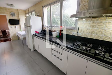 Apartamento à venda com 211m², 4 quartos e 3 vagasCozinha - Armários
