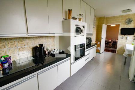 Apartamento à venda com 211m², 4 quartos e 3 vagasCozinha - Armários