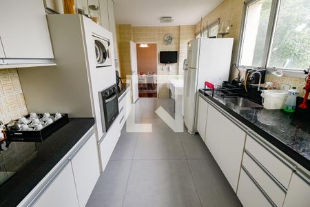 Apartamento à venda com 211m², 4 quartos e 3 vagasCozinha - Armários