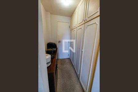 Apartamento à venda com 211m², 4 quartos e 3 vagasArmários corredor