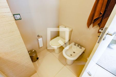 Apartamento à venda com 211m², 4 quartos e 3 vagasBanheiro da Suíte 2