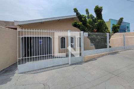 Casa para alugar com 200m², 4 quartos e 4 vagasFachada