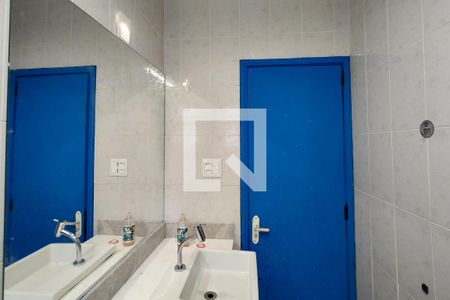 Apartamento para alugar com 55m², 2 quartos e sem vagaBanheiro