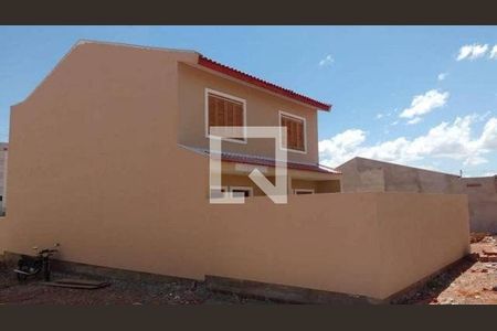 Casa à venda com 2 quartos, 82m² em Guajuviras, Canoas