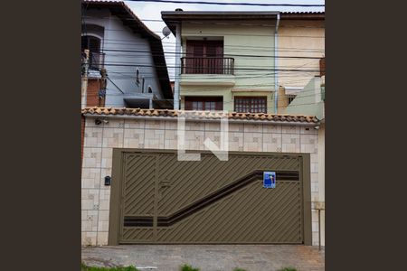 Casa à venda com 136m², 3 quartos e 4 vagas Casa à venda com 136m², 3 quartos e 4 vagasFachada