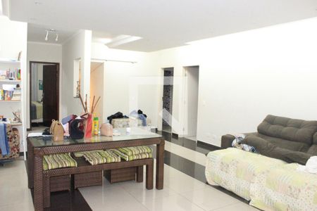 Sala de casa para alugar com 5 quartos, 400m² em Vila Galvão, Guarulhos