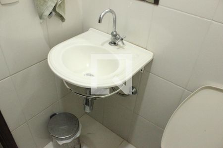 Casa à venda com 400m², 5 quartos e 8 vagasBanheiro do Quarto 4