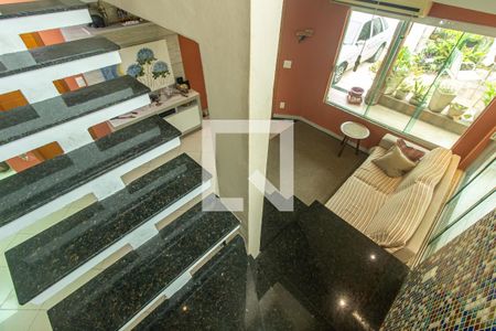 Casa para alugar com 260m², 3 quartos e 1 vagaEscada