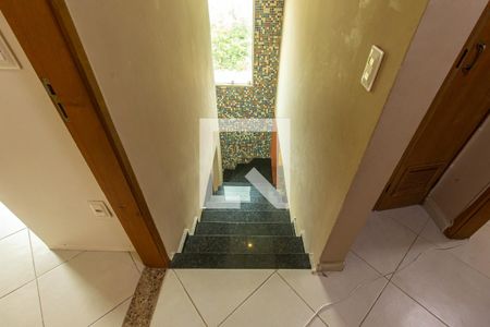 Casa para alugar com 260m², 3 quartos e 1 vagaEscada