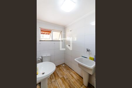Casa à venda com 94m², 2 quartos e 1 vaga Casa à venda com 94m², 2 quartos e 1 vagaBanheiro e Área de Serviço
