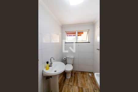 Casa à venda com 94m², 2 quartos e 1 vaga Casa à venda com 94m², 2 quartos e 1 vagaBanheiro e Área de Serviço
