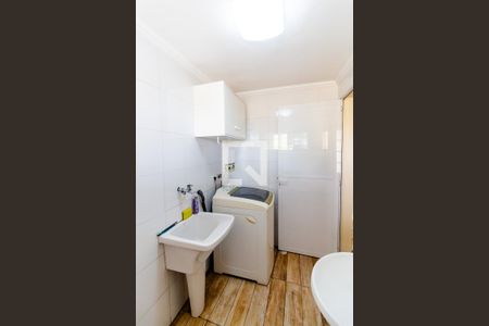 Casa à venda com 94m², 2 quartos e 1 vaga Casa à venda com 94m², 2 quartos e 1 vagaBanheiro e Área de Serviço