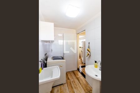 Casa à venda com 94m², 2 quartos e 1 vaga Casa à venda com 94m², 2 quartos e 1 vagaBanheiro e Área de Serviço