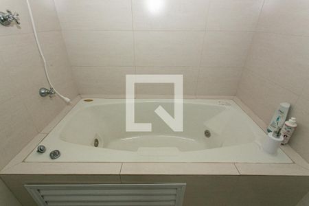 Casa à venda com 196m², 3 quartos e 3 vagasBanheiro da Suíte 3 - Banheira