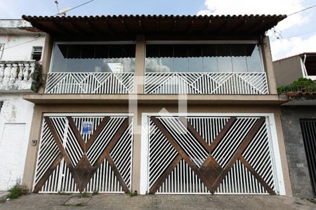 Casa à venda com 196m², 3 quartos e 3 vagasFachada