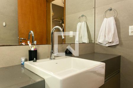 Casa à venda com 196m², 3 quartos e 3 vagasBanheiro da Suíte 1