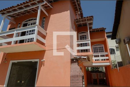 Casa de condomínio à venda com 140m², 3 quartos e 1 vaga Casa de condomínio à venda com 140m², 3 quartos e 1 vagaFachada