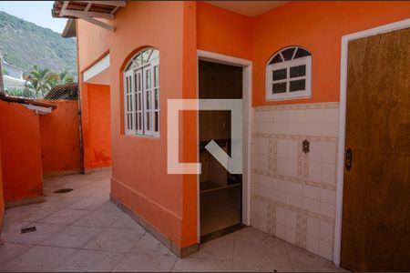 Casa de condomínio à venda com 140m², 3 quartos e 1 vaga Casa de condomínio à venda com 140m², 3 quartos e 1 vagaÁrea de serviço