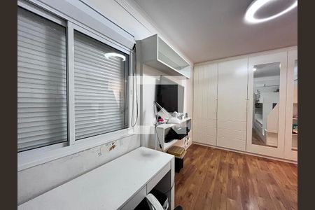 Casa à venda com 700m², 4 quartos e 5 vagas Casa à venda com 700m², 4 quartos e 5 vagasQuarto