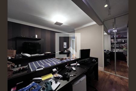 Casa à venda com 700m², 4 quartos e 5 vagas Casa à venda com 700m², 4 quartos e 5 vagasQuarto