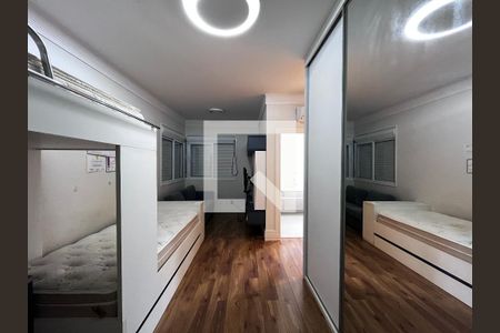 Casa à venda com 700m², 4 quartos e 5 vagas Casa à venda com 700m², 4 quartos e 5 vagasQuarto