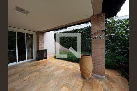 Casa à venda com 700m², 4 quartos e 5 vagas Casa à venda com 700m², 4 quartos e 5 vagasÁrea comum