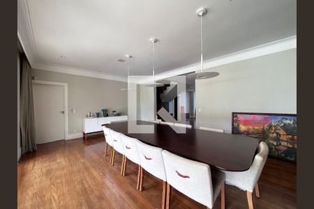 Casa à venda com 700m², 4 quartos e 5 vagas Casa à venda com 700m², 4 quartos e 5 vagasSala de Jantar