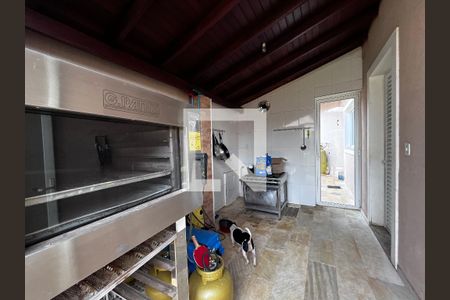 Casa à venda com 700m², 4 quartos e 5 vagas Casa à venda com 700m², 4 quartos e 5 vagasÁrea comum