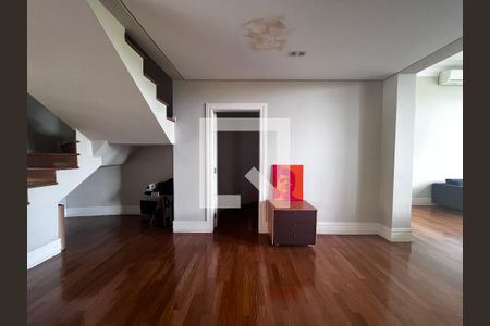 Casa à venda com 700m², 4 quartos e 5 vagas Casa à venda com 700m², 4 quartos e 5 vagasSala