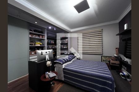 Casa à venda com 700m², 4 quartos e 5 vagas Casa à venda com 700m², 4 quartos e 5 vagasQuarto