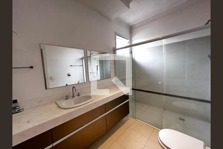 Casa à venda com 700m², 4 quartos e 5 vagas Casa à venda com 700m², 4 quartos e 5 vagasBanheiro