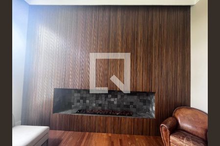 Casa à venda com 700m², 4 quartos e 5 vagas Casa à venda com 700m², 4 quartos e 5 vagasSala