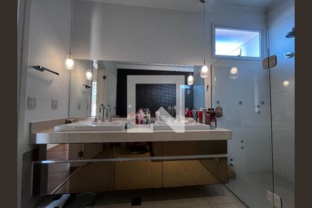 Casa à venda com 700m², 4 quartos e 5 vagas Casa à venda com 700m², 4 quartos e 5 vagasBanheiro