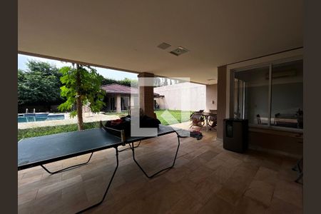 Casa à venda com 700m², 4 quartos e 5 vagas Casa à venda com 700m², 4 quartos e 5 vagasÁrea comum