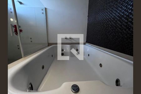 Casa à venda com 700m², 4 quartos e 5 vagas Casa à venda com 700m², 4 quartos e 5 vagasBanheiro