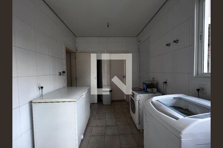 Casa à venda com 700m², 4 quartos e 5 vagas Casa à venda com 700m², 4 quartos e 5 vagasÁrea de Serviço