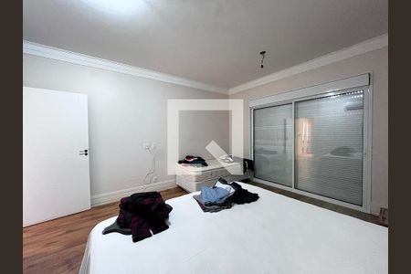 Casa à venda com 700m², 4 quartos e 5 vagas Casa à venda com 700m², 4 quartos e 5 vagasQuarto