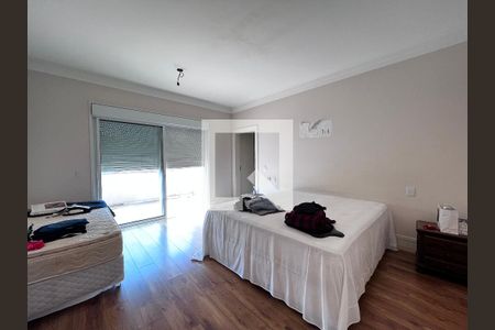 Casa à venda com 700m², 4 quartos e 5 vagas Casa à venda com 700m², 4 quartos e 5 vagasQuarto