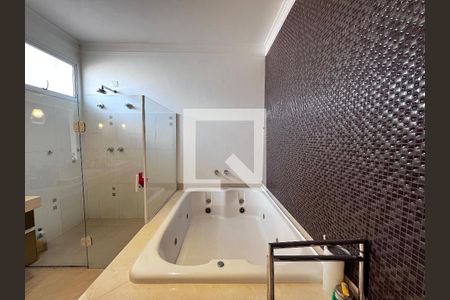 Casa à venda com 700m², 4 quartos e 5 vagas Casa à venda com 700m², 4 quartos e 5 vagasBanheiro