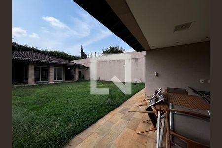 Casa à venda com 700m², 4 quartos e 5 vagas Casa à venda com 700m², 4 quartos e 5 vagasÁrea comum