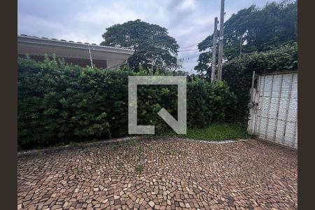 Casa à venda com 700m², 4 quartos e 5 vagas Casa à venda com 700m², 4 quartos e 5 vagasÁrea comum