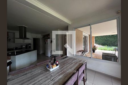 Casa à venda com 700m², 4 quartos e 5 vagas Casa à venda com 700m², 4 quartos e 5 vagasCozinha