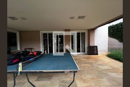 Casa à venda com 700m², 4 quartos e 5 vagas Casa à venda com 700m², 4 quartos e 5 vagasÁrea comum