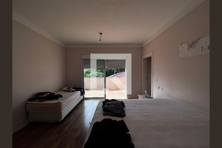 Casa à venda com 700m², 4 quartos e 5 vagas Casa à venda com 700m², 4 quartos e 5 vagasQuarto