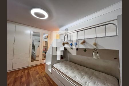 Casa à venda com 700m², 4 quartos e 5 vagas Casa à venda com 700m², 4 quartos e 5 vagasQuarto