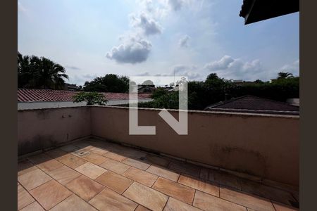 Casa à venda com 700m², 4 quartos e 5 vagas Casa à venda com 700m², 4 quartos e 5 vagasVaranda