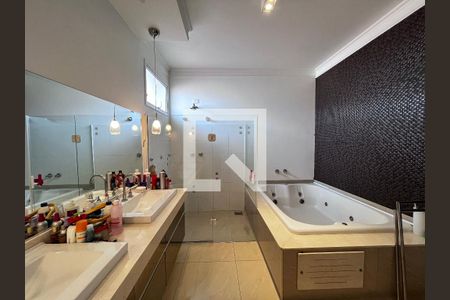 Casa à venda com 700m², 4 quartos e 5 vagas Casa à venda com 700m², 4 quartos e 5 vagasBanheiro