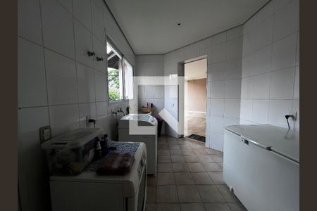 Casa à venda com 700m², 4 quartos e 5 vagas Casa à venda com 700m², 4 quartos e 5 vagasÁrea de Serviço