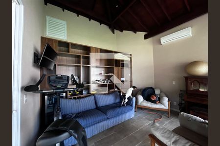 Casa à venda com 700m², 4 quartos e 5 vagas Casa à venda com 700m², 4 quartos e 5 vagasÁrea comum