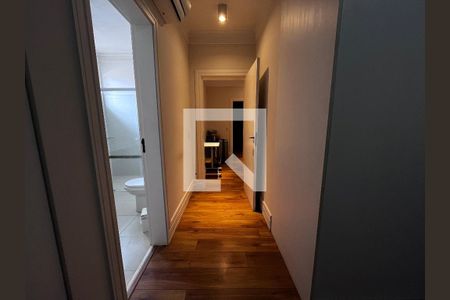 Casa à venda com 700m², 4 quartos e 5 vagas Casa à venda com 700m², 4 quartos e 5 vagasCorredor